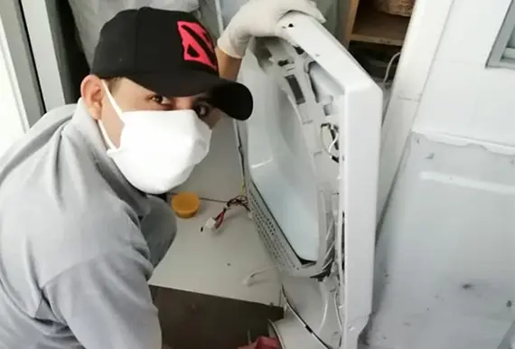 Técnicos de Servicio Técnico Hoy en reparación de diversos electrodomésticos